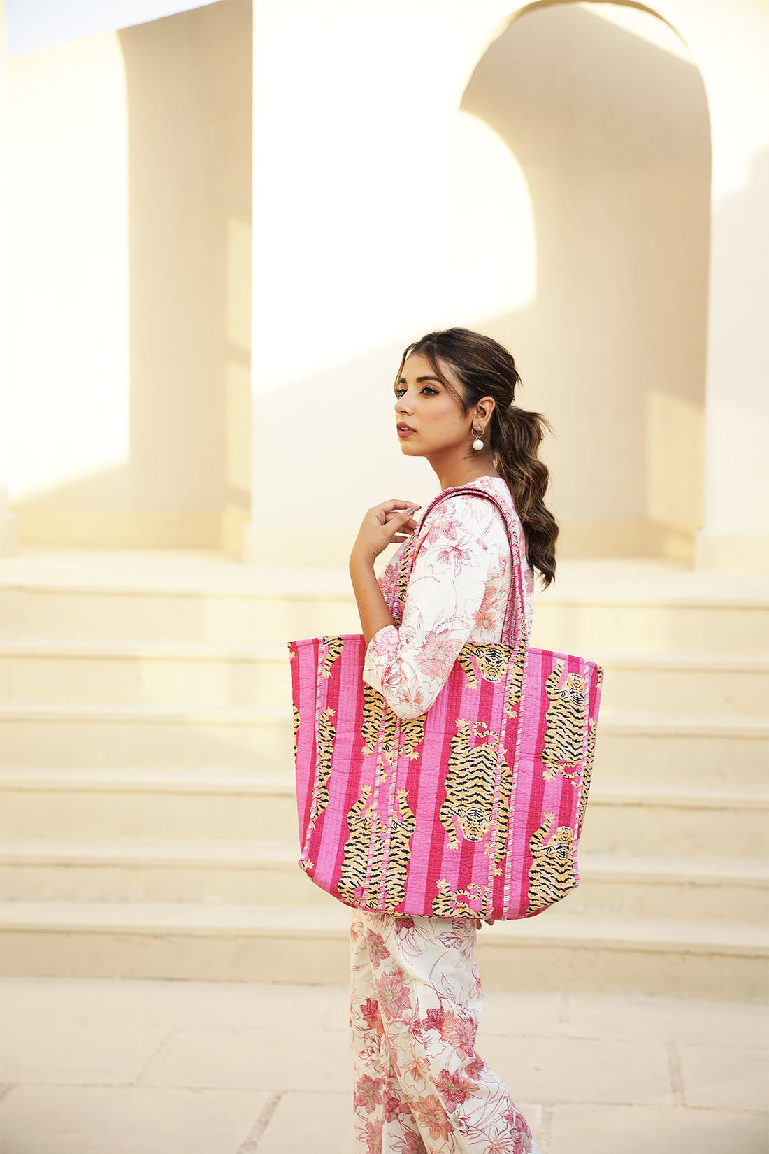 Handcrafted Tiger-Print Tote Bag – Stylish, Spacious & Durable