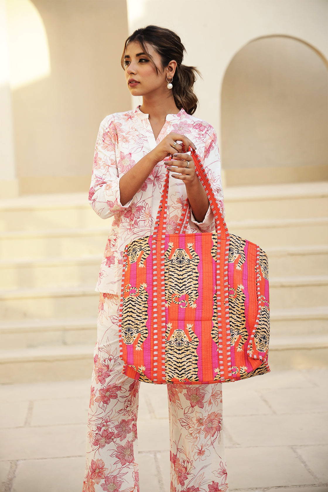 Handcrafted Tiger-Print Tote Bag – Stylish, Spacious & Durable