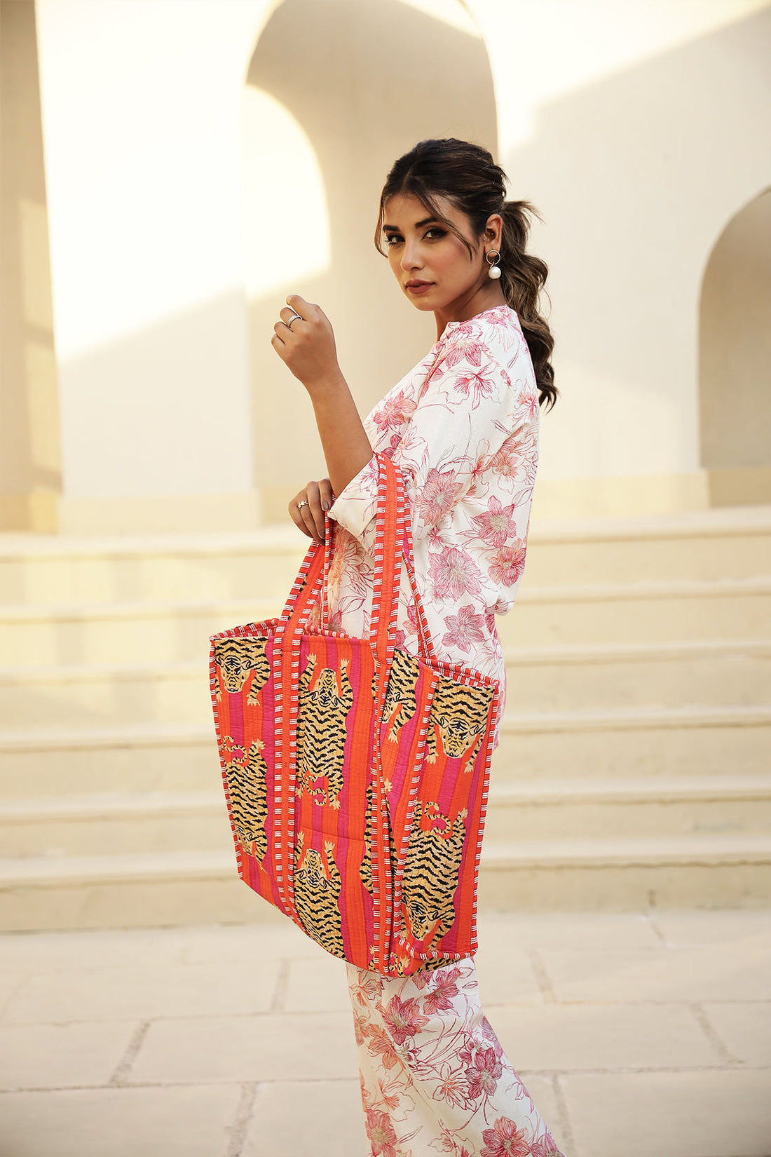 Handcrafted Tiger-Print Tote Bag – Stylish, Spacious & Durable